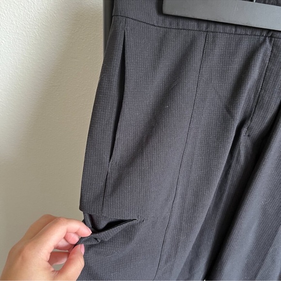 Lululemon ventlight cargo MR crop size 8 - Picture 3 of 6